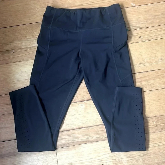 Athleta Pants - Athleta Women’s Size XS Black Leggings With Air Holes In Legs Breathable Pockets